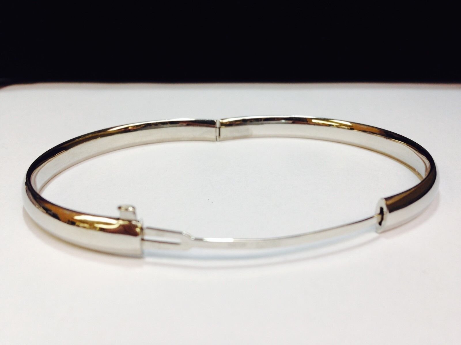 14k White Gold Shiny Bangle Hinged Bracelet 6mm, 4/16 “, 7 grams 7 Inch