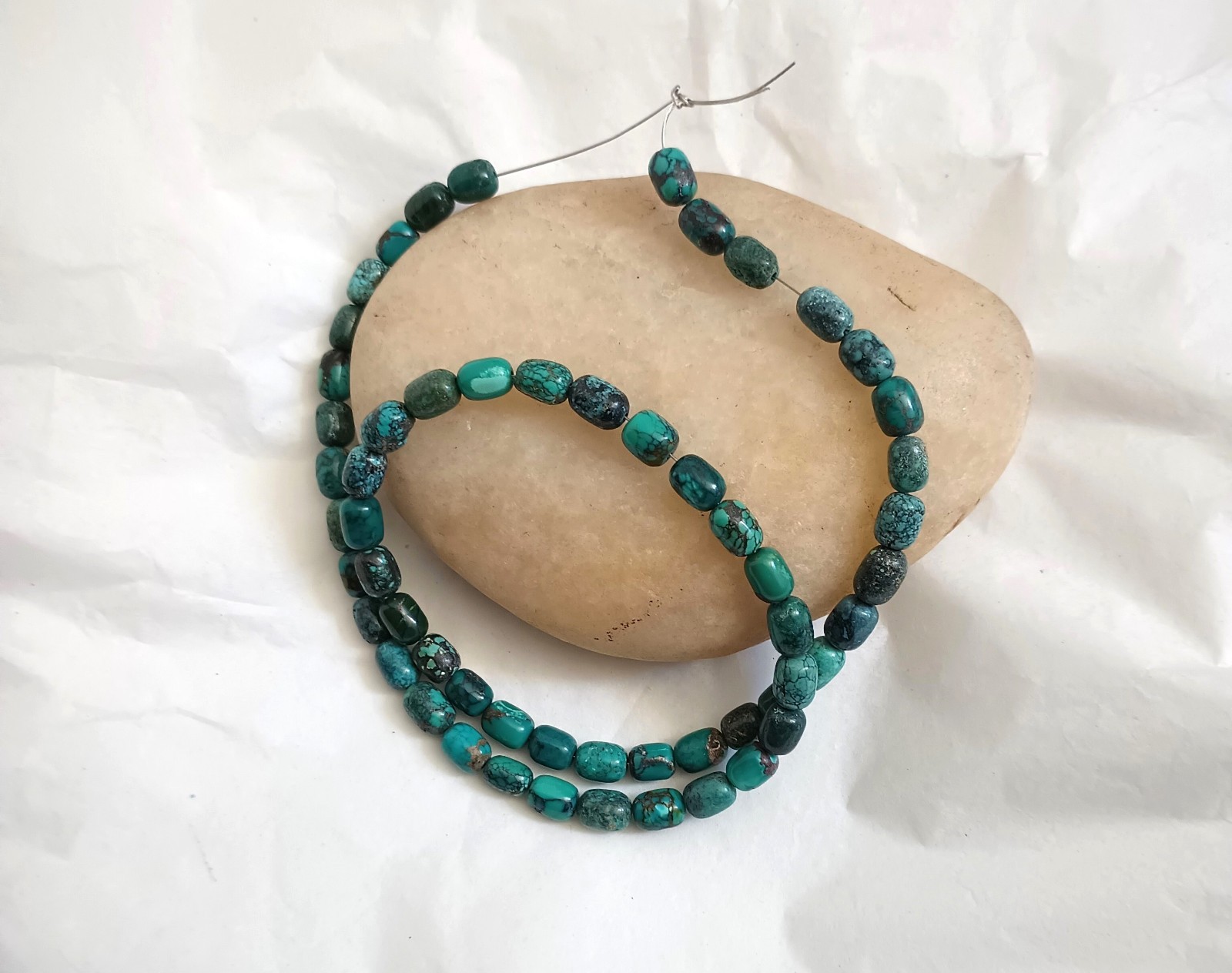 OLD STOCK HI-GRADE HUBEI TURQUOISE 6 x 7-8MM BARREL BEADS – 17.75″ – 3649e