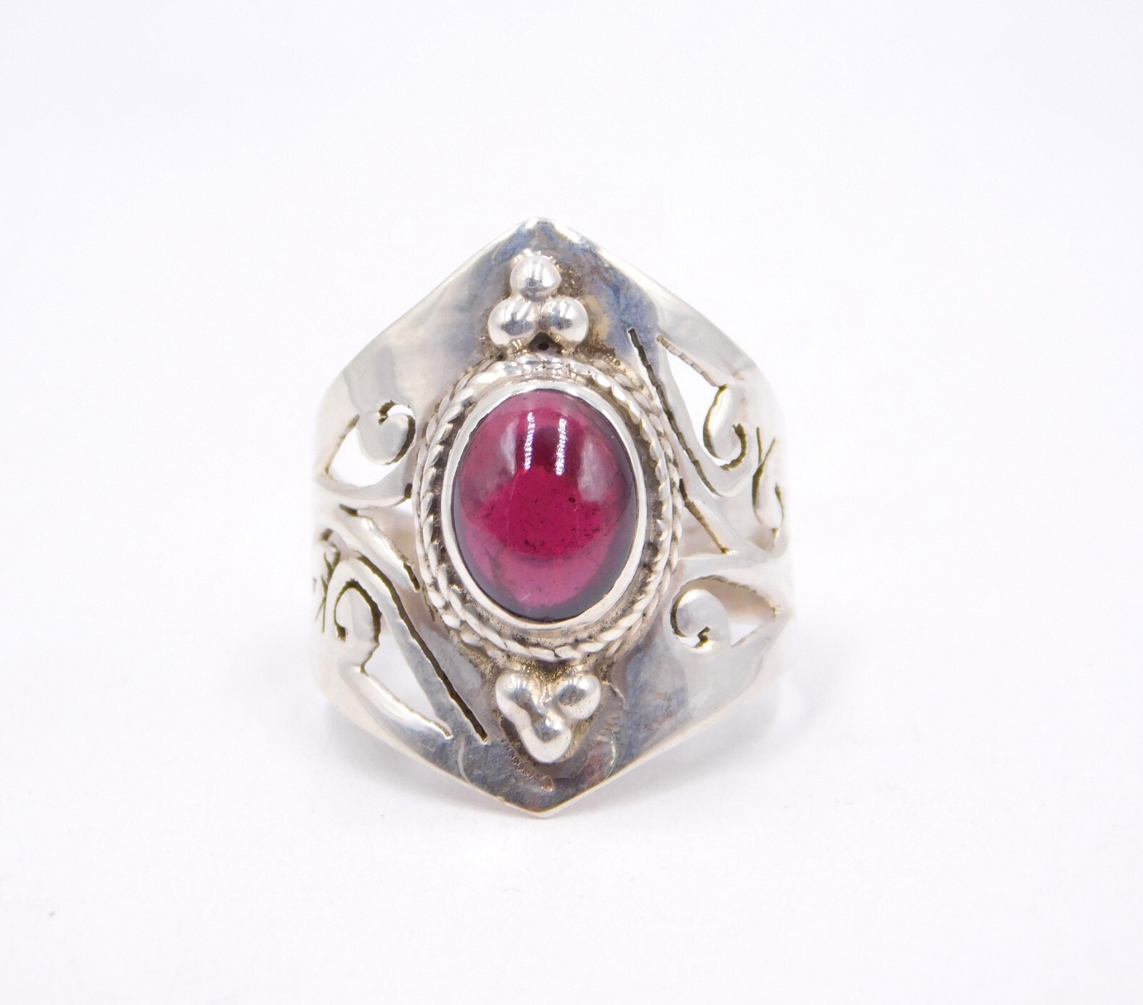 4.40 Gm 925 Sterling Silver Natural Garnet Cab Gemstone Jali Ring Size 7.40″ US