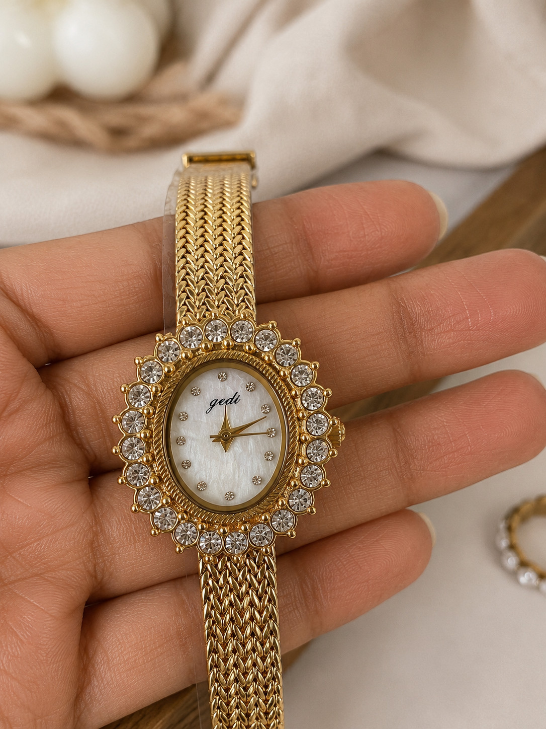 Women’s Gold Crystal Bracelet Watch Vintage Luxury Style Elegant Dress Watch NEW