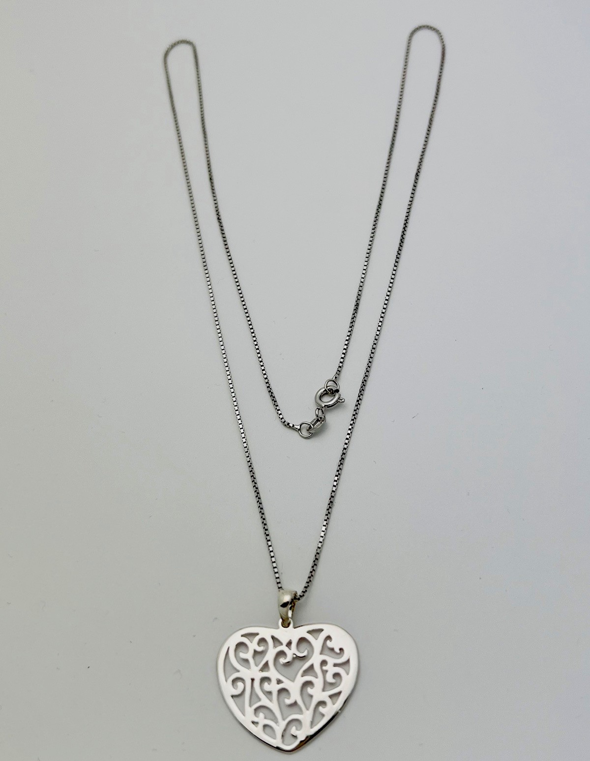 925 Sterling Silver 5.4 Gram Cutout Vine Heart Necklace 24”