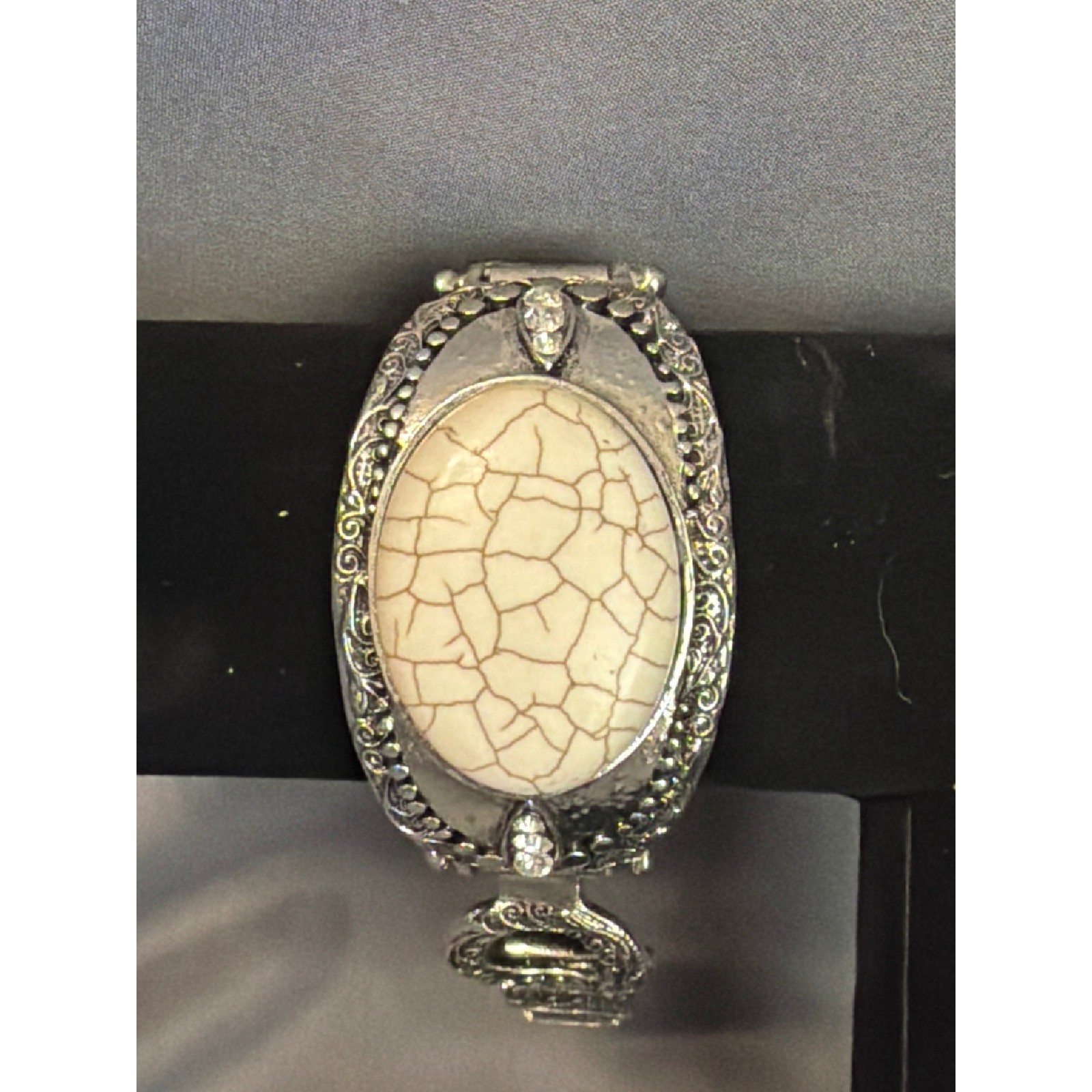 Vintage Silver Tone Faux White Turquoise Crackle Stone Hinged Cuff Bracelet