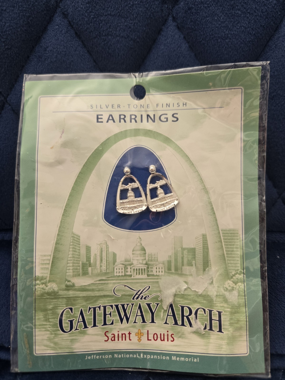 St. Louis Arch Gateway to the West Silver Tone Pierced Earrings 1993 Dma New