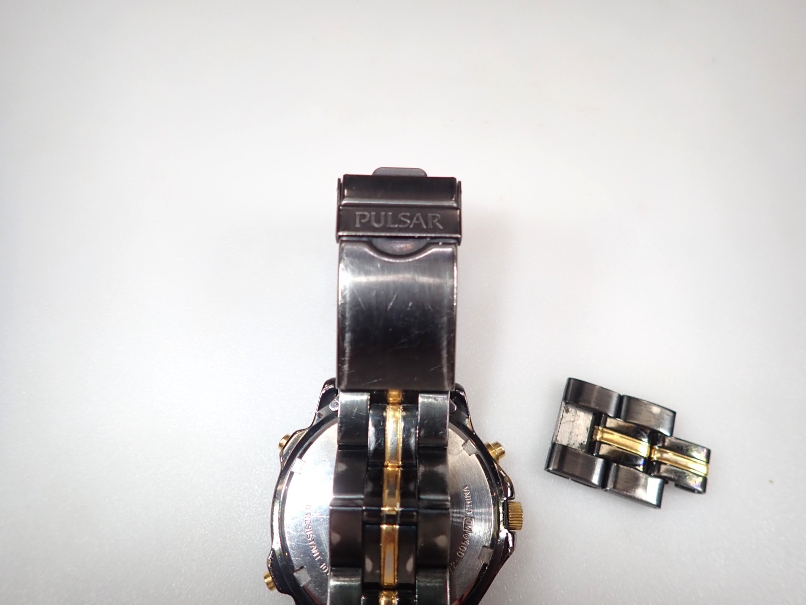 Vintage Pulsar V072-0050 Men’s Watch Black/Gold Alarm Chronograph PARTS/REPAIR