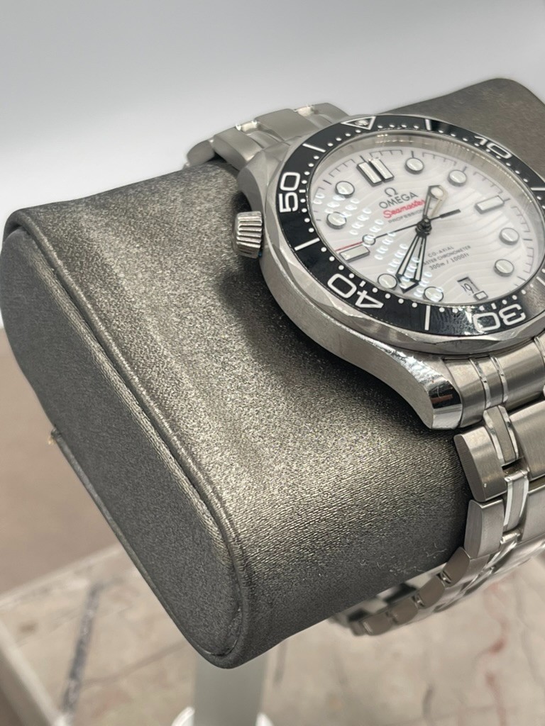 Omega White Dial Seamaster Chronometer Diver 300m 210.30.42.20.04.001 (2024)