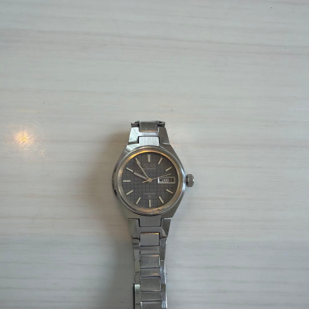 A vintage SEIKO AUTOMATIC wristwatch from 1972, about 50 years ago.