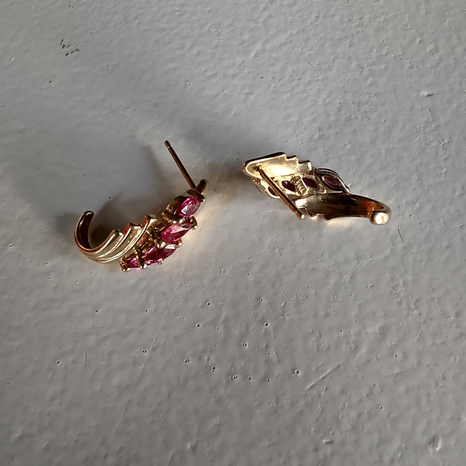 Vintage 14K Yellow Gold Ribbon J-Hoop Earrings Marquise Pink Fuchsia Gemstone 3g