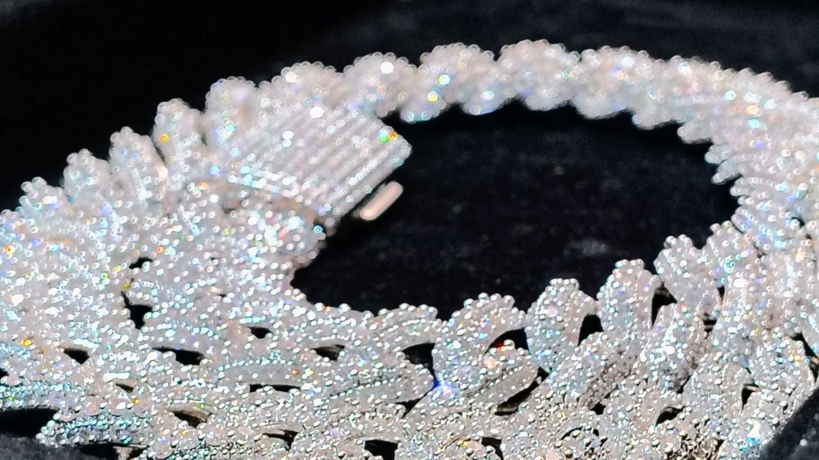 Iced Out 18mm VVS Moissanite Cuban Link Chain 20 Inch