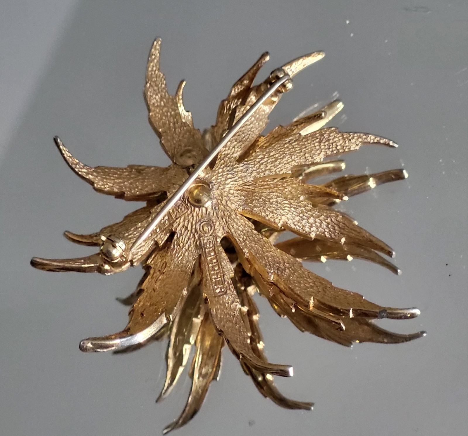 BOUCHER MCM GOLDTONE BROOCHE SIGNED AND NUMBERED