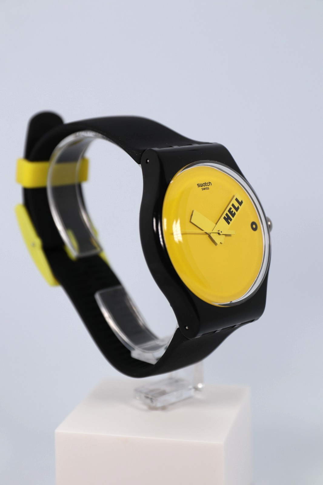 New Limited Swatch Swiss CIAO TUTTI” WRISTWATCH, BLACK YELLOW SU0B120 41MM