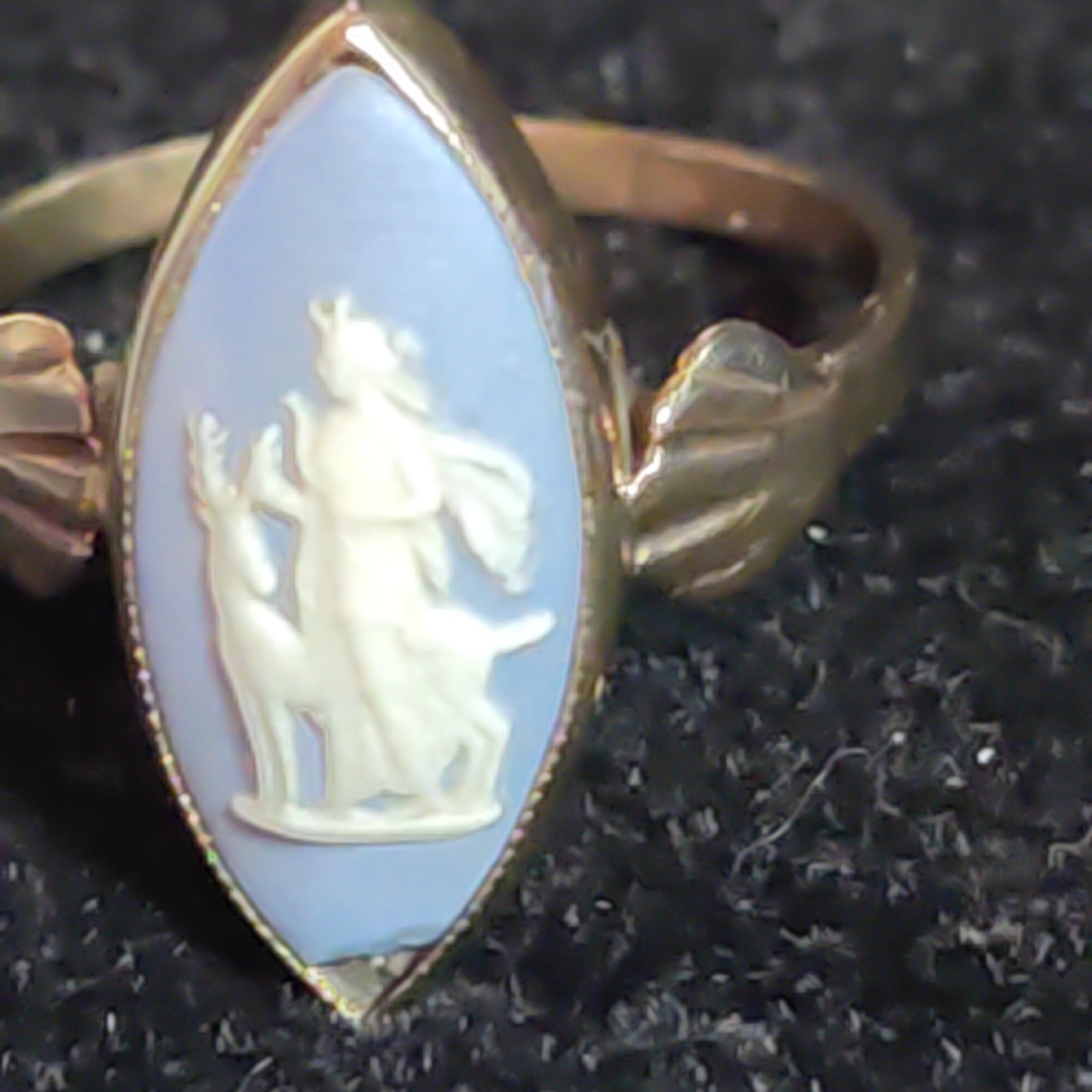 9ct Gold Ring Wedgwood Blue Jasperware size N1/2 1.97g