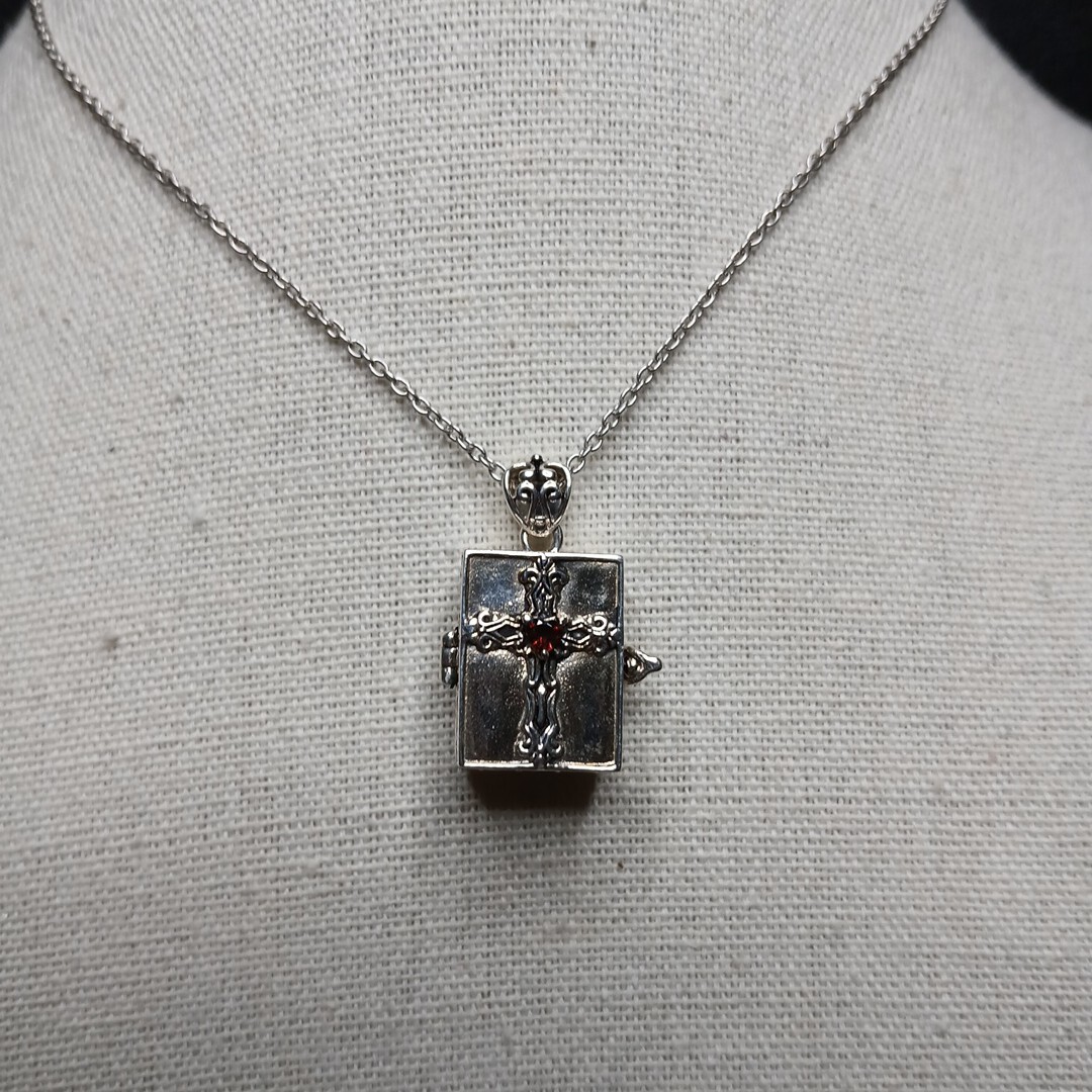 STERLING SILVER 925 BBJ Bangkok Chain Necklace Preyer Locket Box Garnate. 11-709