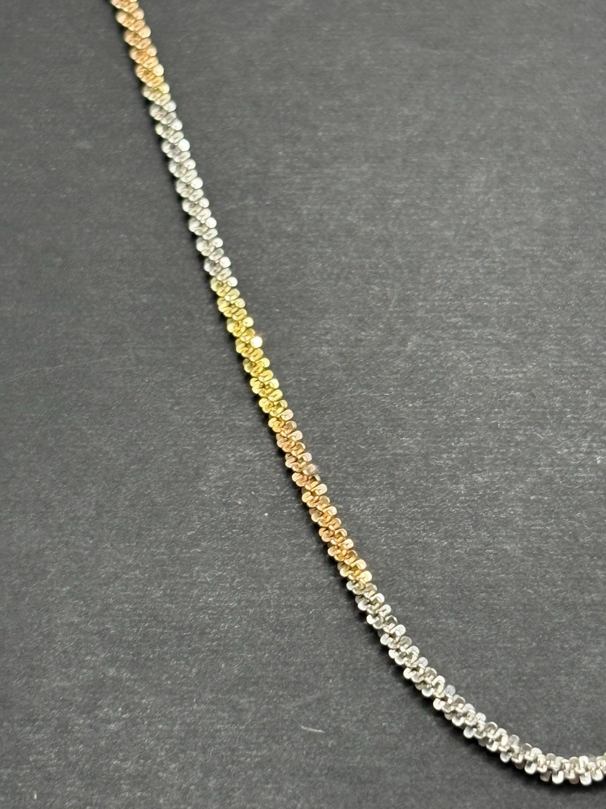 EUC 18″ Sterling Silver Tri Color Sparkle Chain 3.9 Grams G22