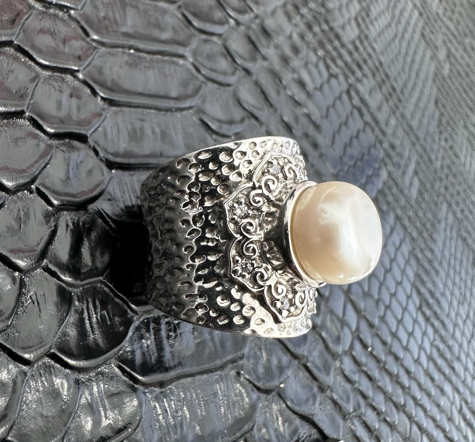 Bangkok Ratnaraj Jewelers (BBJ) 925 Sterling Band Ring Round White Pearl Size 5