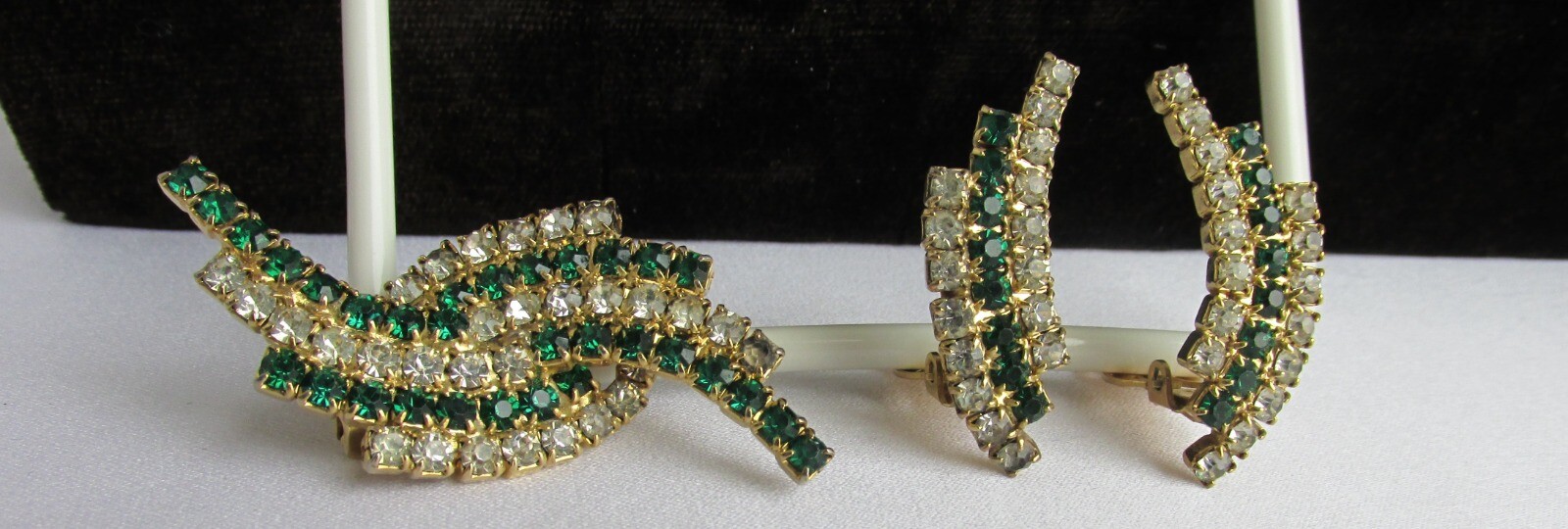 Vintage Swirls Sparkling Green & White Rhinestone Pin & Earrings Set