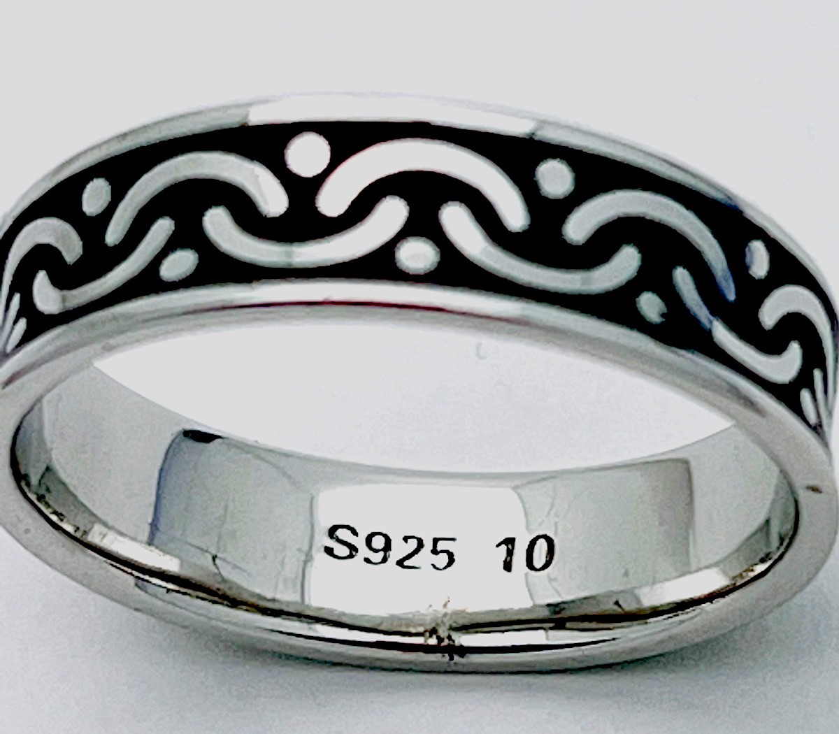 Sterling Silver 925 4.1 Gram Black Enamel Scrollwork Band Ring Size 10