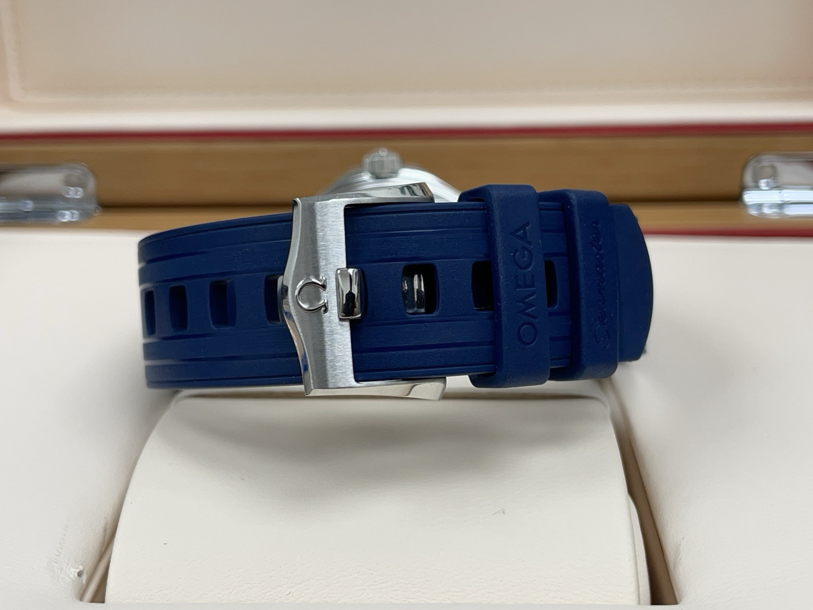 OMEGA SEAMASTER SUMMER BLUE EDITION 300M BRAND NEW 42MM 210.32.42.20.03.002