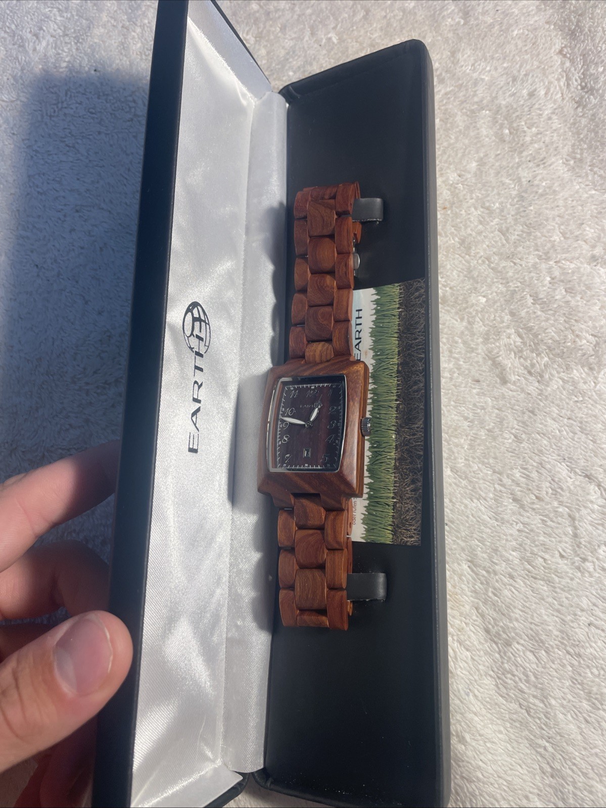 Earth Wood Watches Dark Brown/black. Barely worn, (needs battery’s )