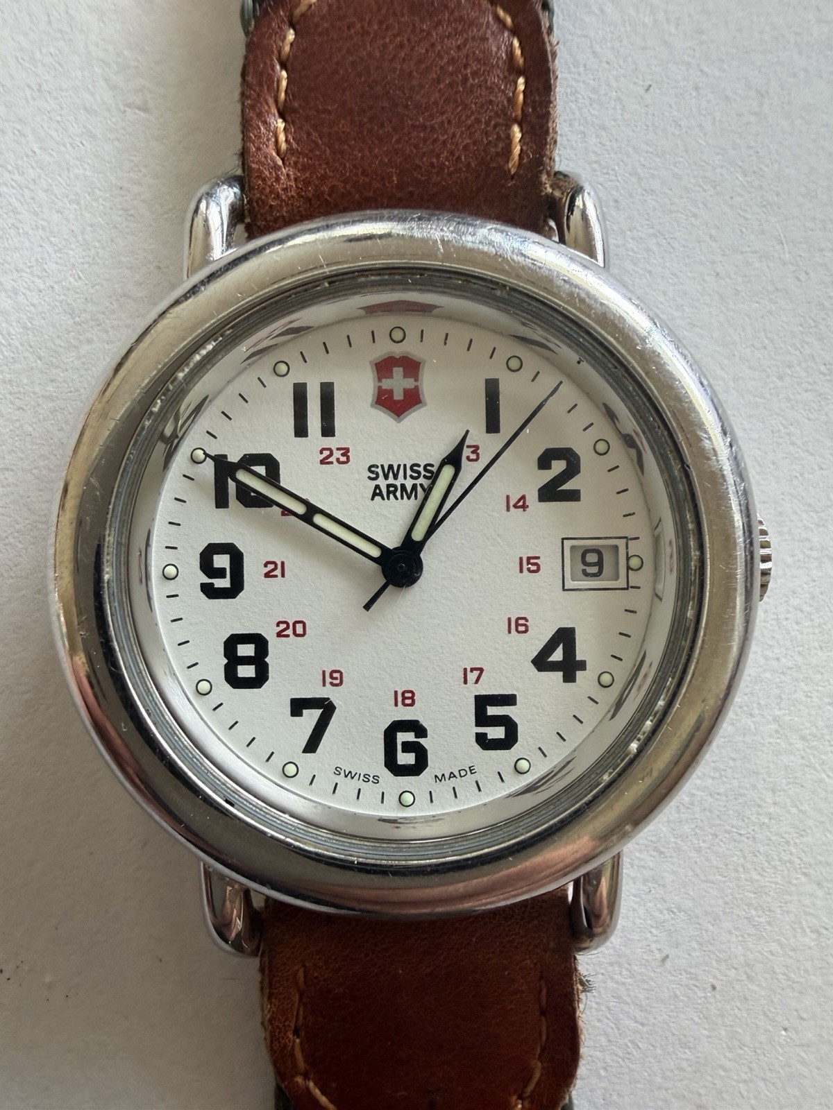 Victorinox Swiss Army Quartz Analog White Dial SS Case 100m Date Swiss Made