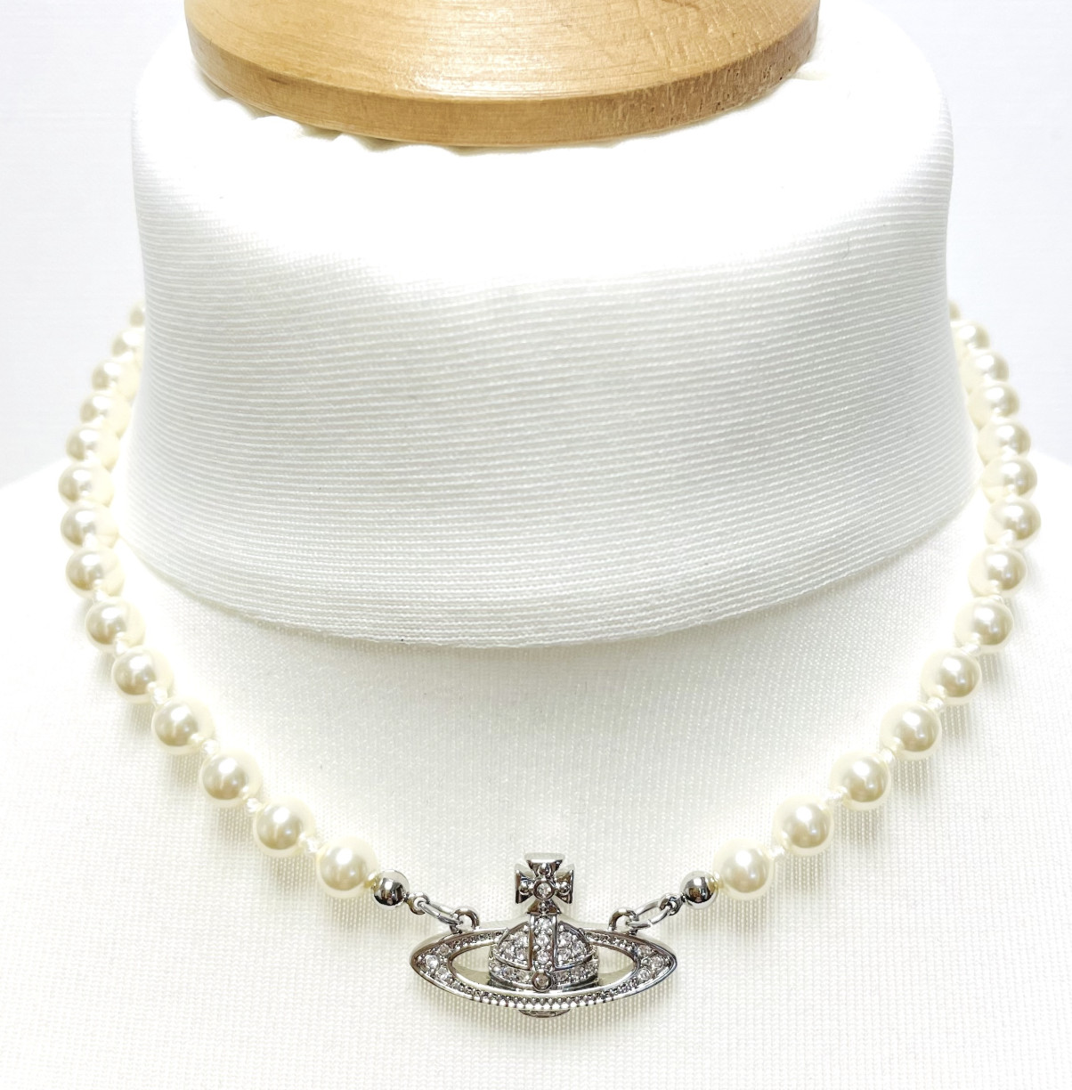 Vivienne Westwood MINI BAS RELIEF Pearl Choker Silver Orb Necklace w/Box