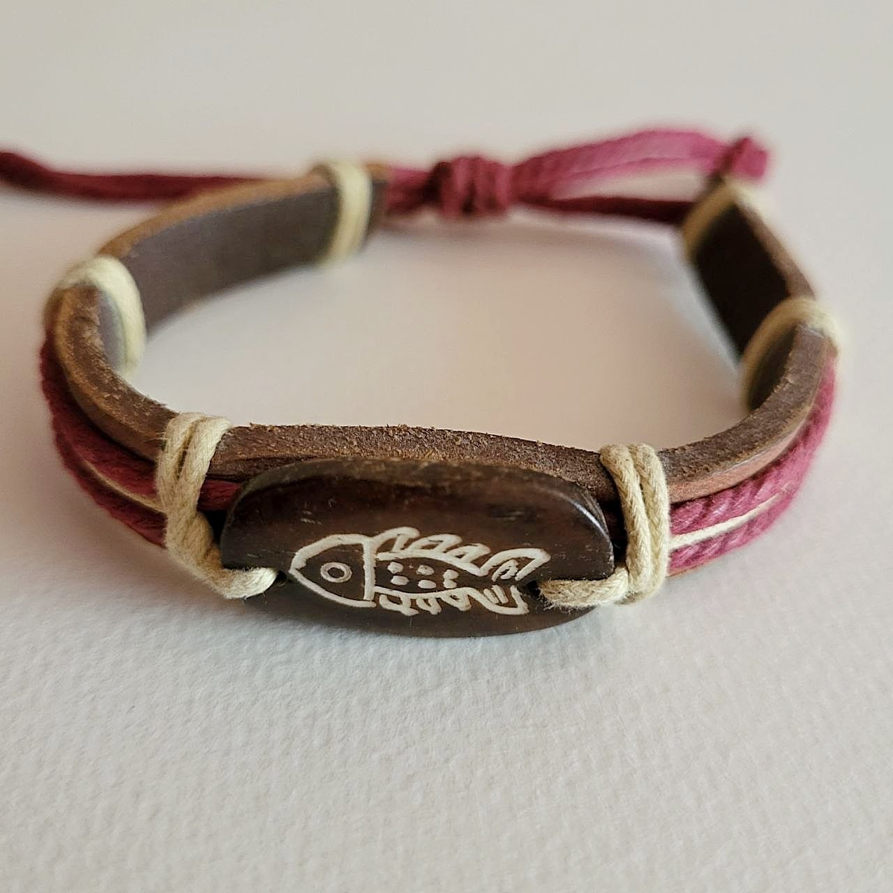 Men’s Leather Fishing Bracelet – Adjustable Wristband with Wooden Fish