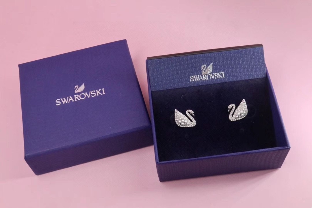 Swarovski Swan Pearl Crystal Stud Earrings Silver Tone White New With Box Gift.