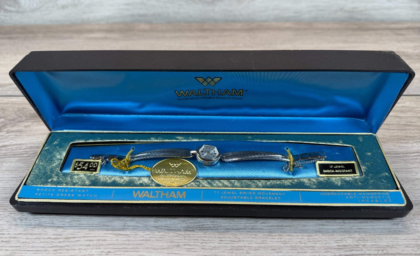 Vintage Waltham 17 Jewel Ladies Watch Incabloc Swiss In Original Box Display