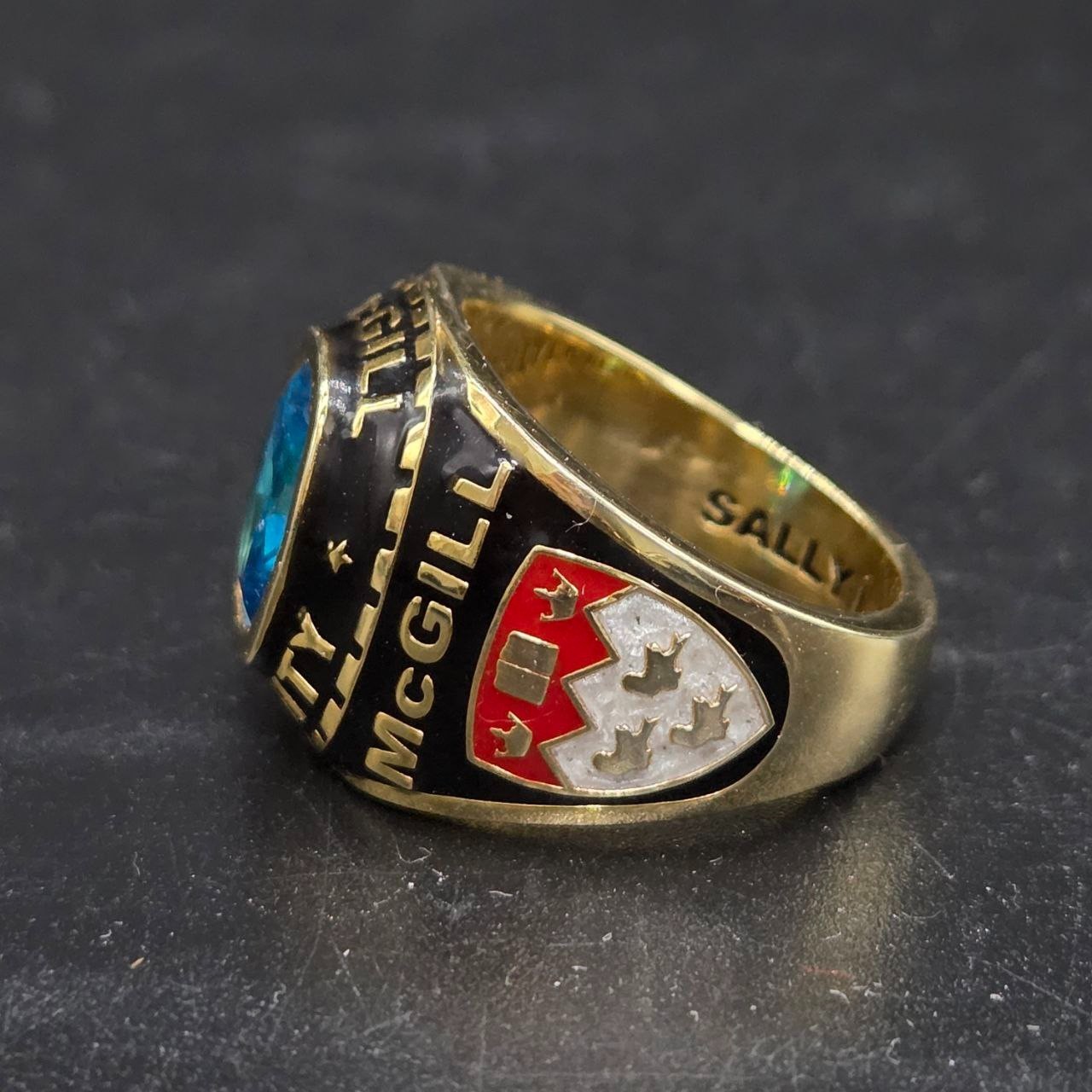 McGill University 1974 Class Ring Blue Stone Gold Plated Graduation College Gift
