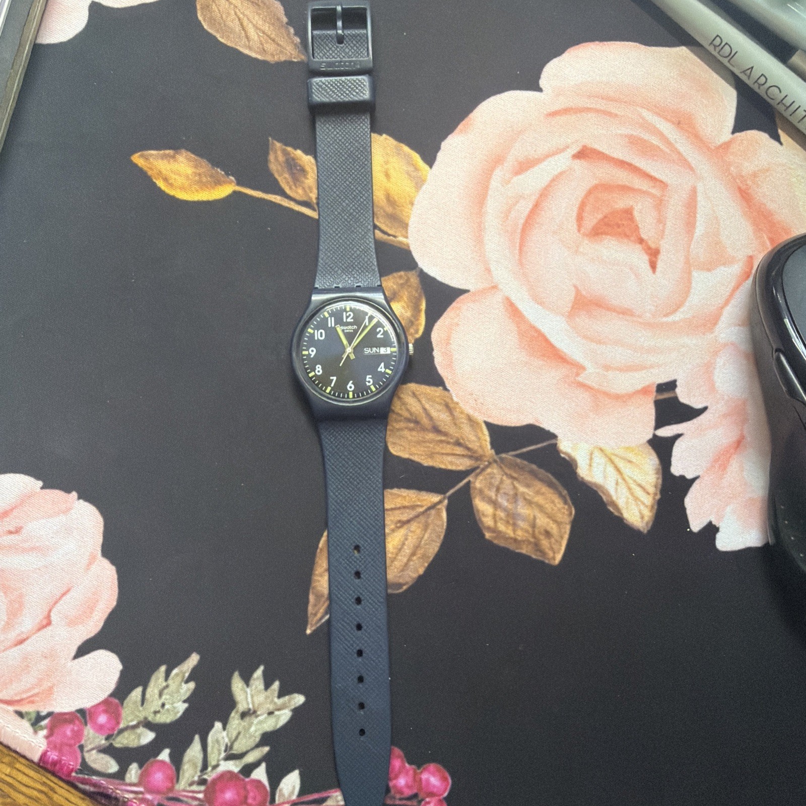 Swatch Men’s Analog Wristwatch Black/Lime Green Day Date – Vintage Style