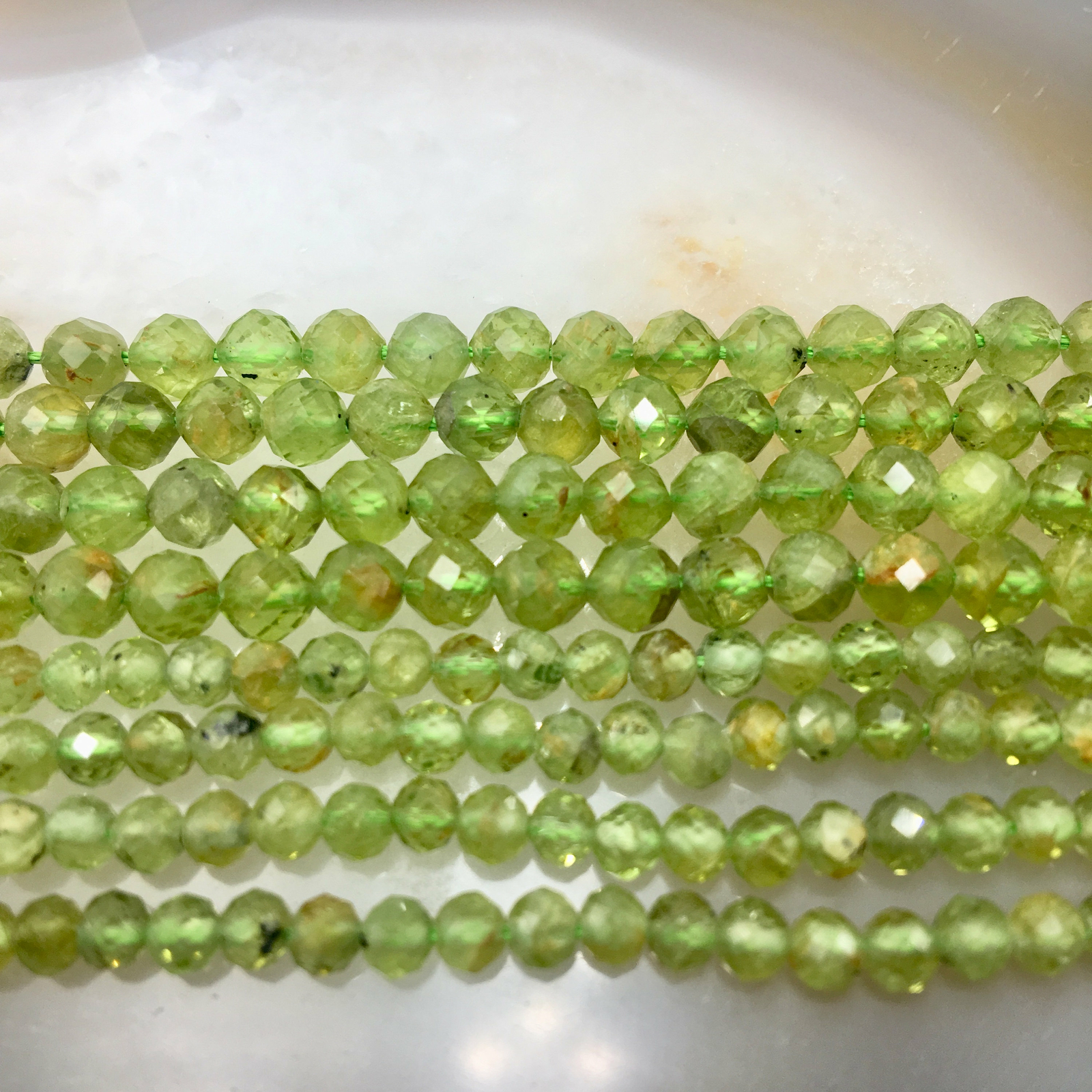 Natural Peridot Faceted Round Beads 2mm 2.5mm 3mm 3.5mm 4mm 5mm 15.5″ Strand