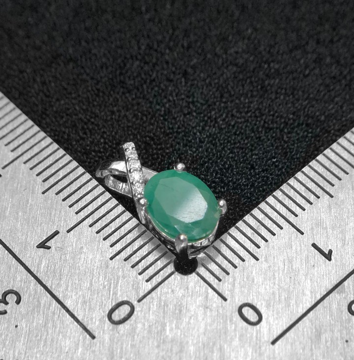 Natural Emerald Gemstone 925 Sterling Silver Pendant Oval Top Rich Green