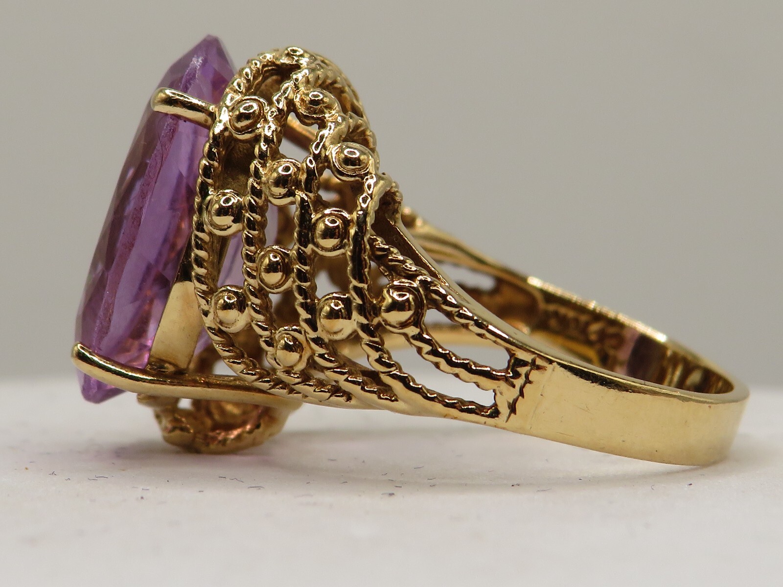 10K YELLOW GOLD RING w 7.2ct AMETHYST in a FILIGREE-STYLE SETTING – SIZE: 7*