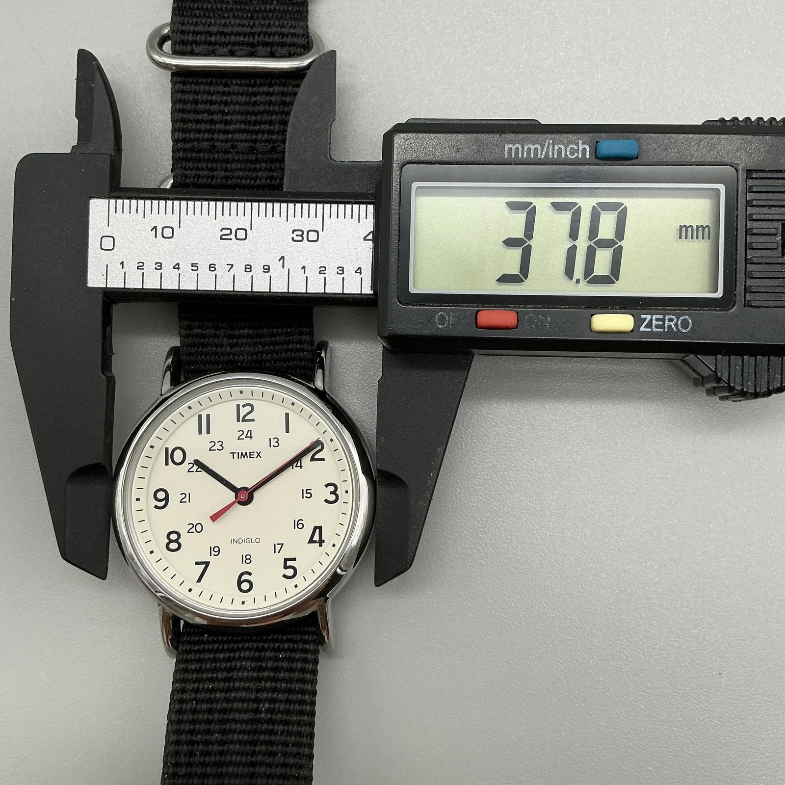 Timex Weekender Indiglo WR 30M Mens Watch 38mm Cream Dial Black Nylon Strap