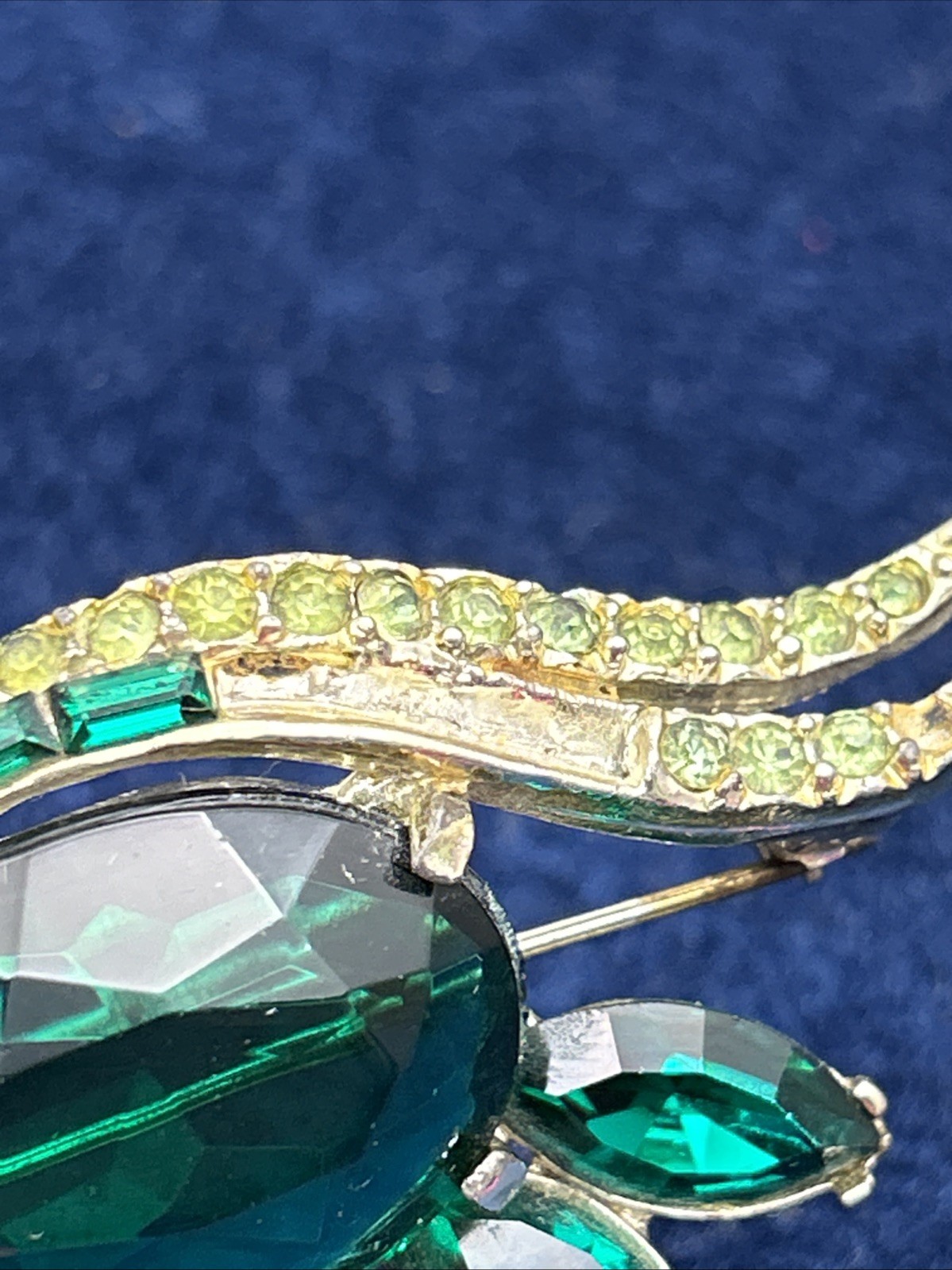 Vintage Designer Signed Pell Emerald Green Prong Set Pave and Rhinestone Brooch