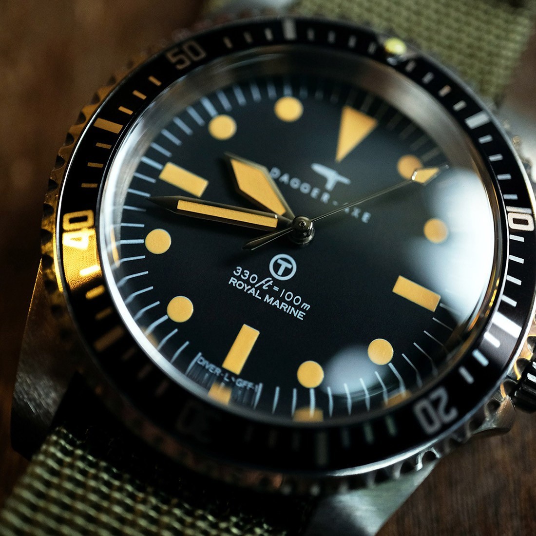 Dagger Axe DG-T008 Automatic Steel Fabric Compass Green Diver Men’s Watch