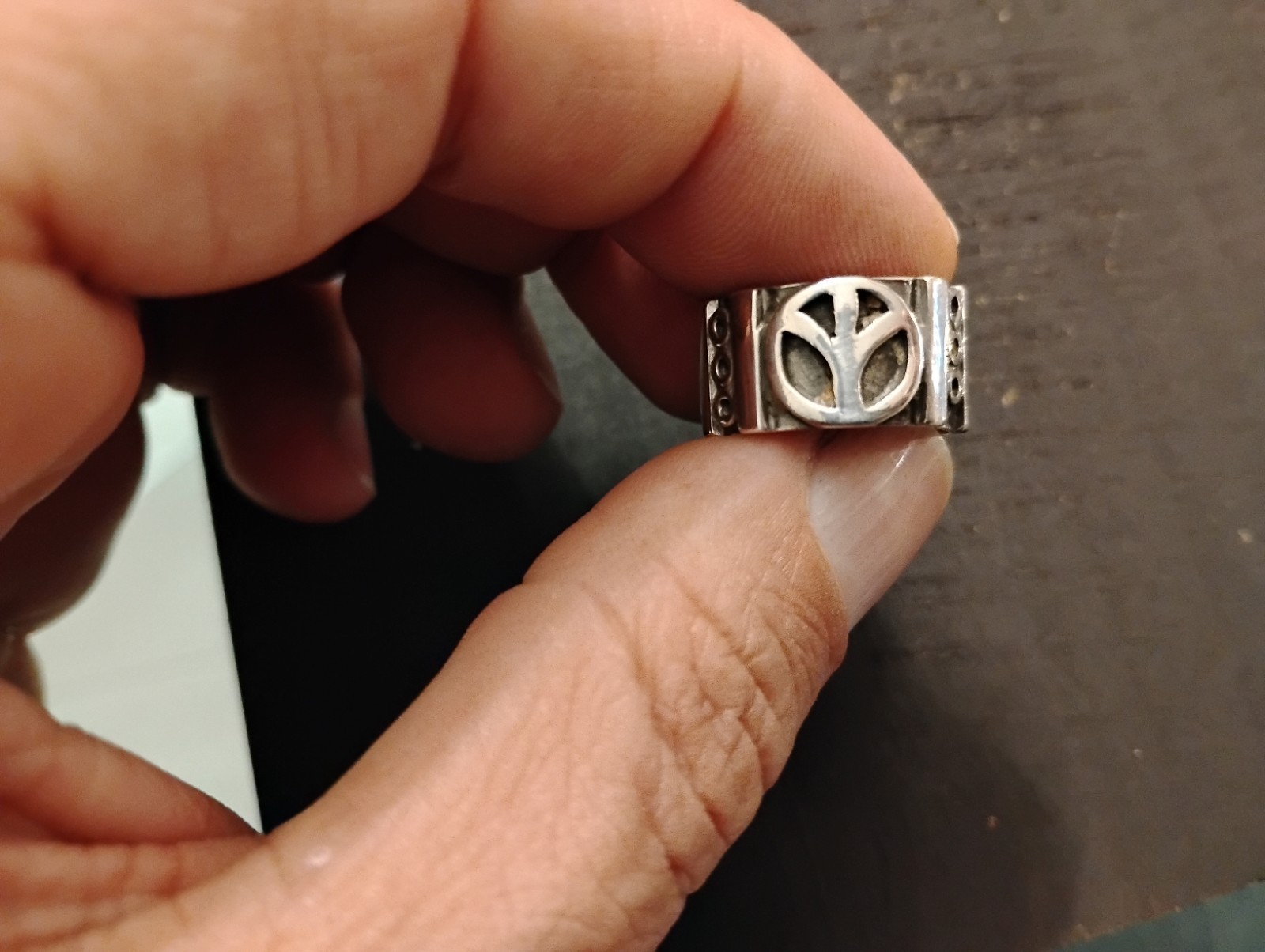 925 Sterling Silver 10 Mm Wide Peace Sign Band Ring Sz 6.75