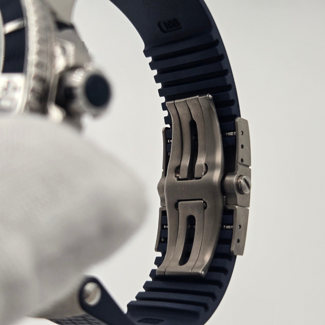 Ulysse Nardin Maxi Marine Diver Titanium Blue Dial 45mm 263-90-3/93