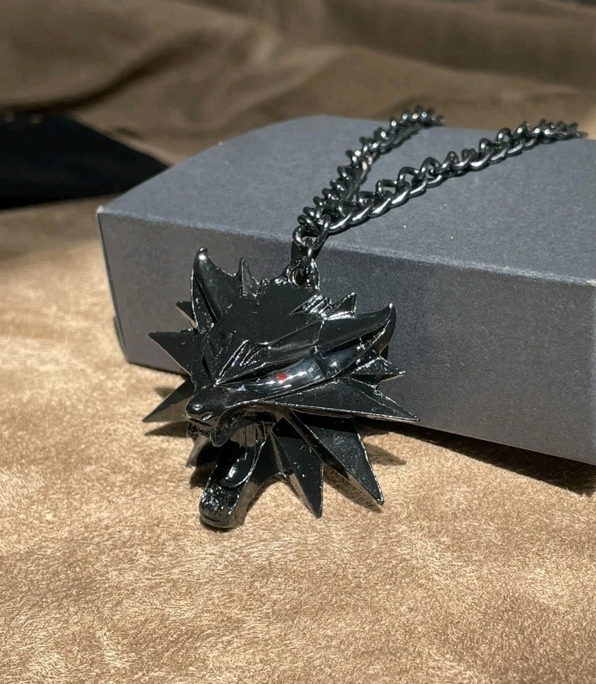 The Witcher Wild Hunt Wolf Medallion Black, Men Women Unisex, 19″ Chain