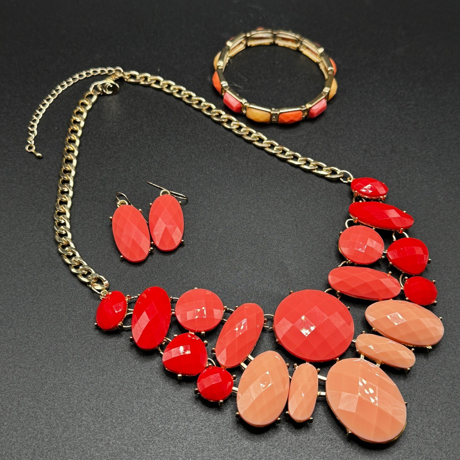 Chico’s Coral Red Statement Necklace Bracelet Earring Set Gold Tone Faceted Bold
