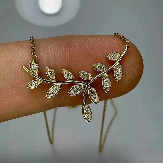 Pretty Leaf Shape Pendant 1Ct Round Cut Simulated Diamond 14k Yellow Gold Plated