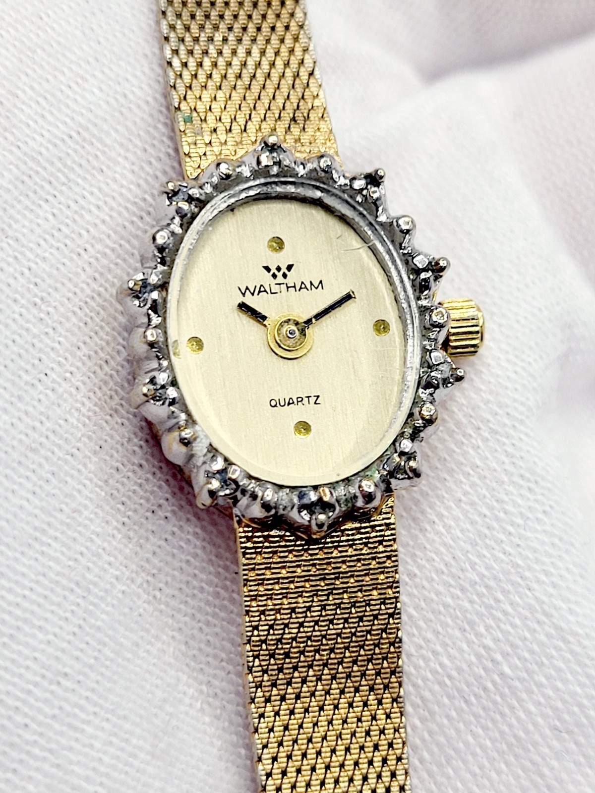 Waltham Ladies Watch Quartz 1990 Vintage Gold Tone Diamond Bezel Mesh Band RUNS