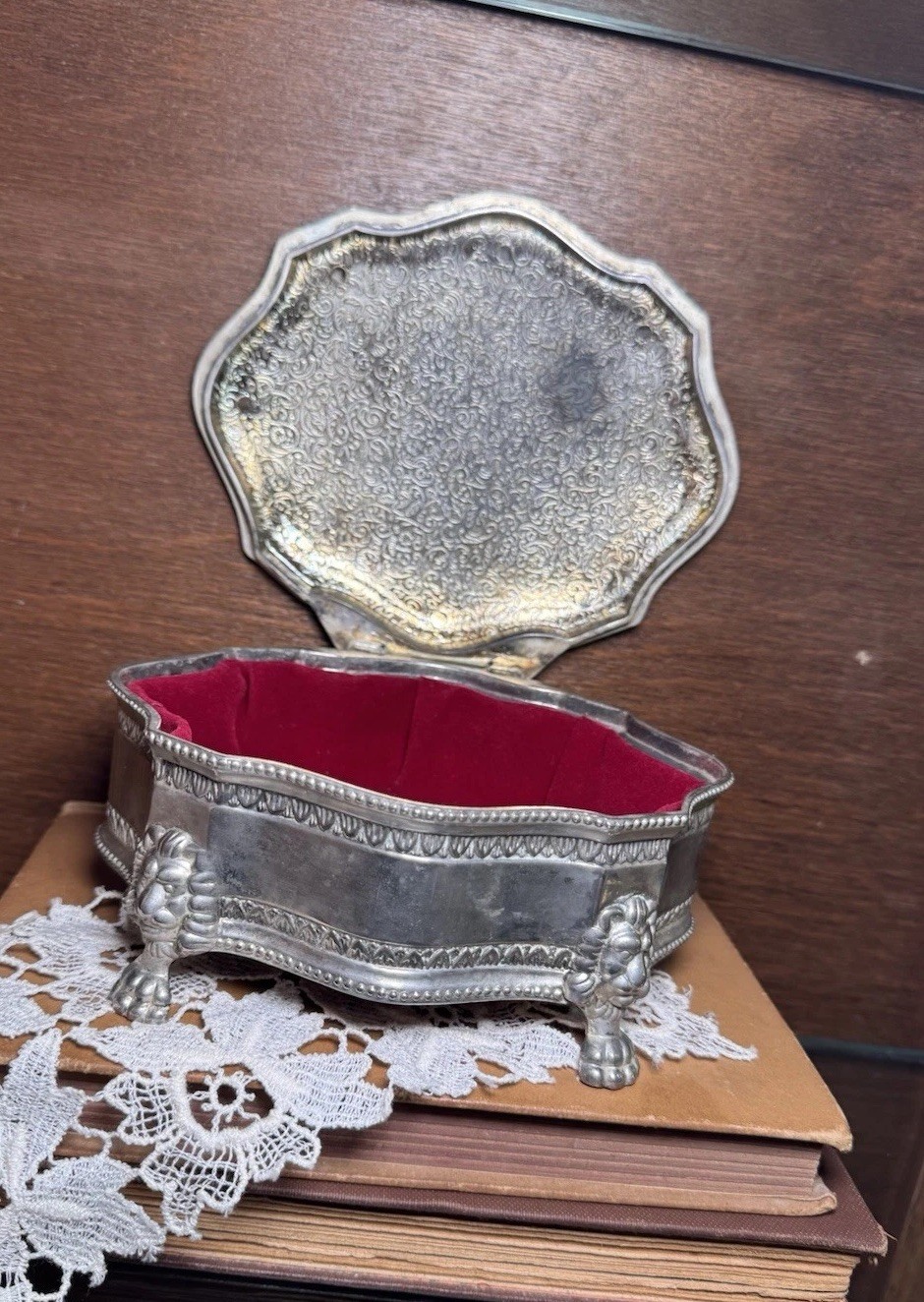 Vintage International Silver Company Coat Of Arms Jewelry Box w/ Red Velvet 