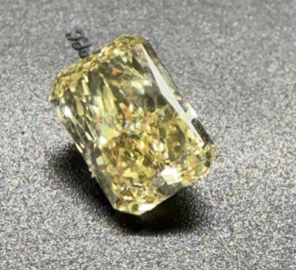 1.02 Carat IGI Certified Vs1 Fancy Intense Yellow Radiant Lab Grown Diamond