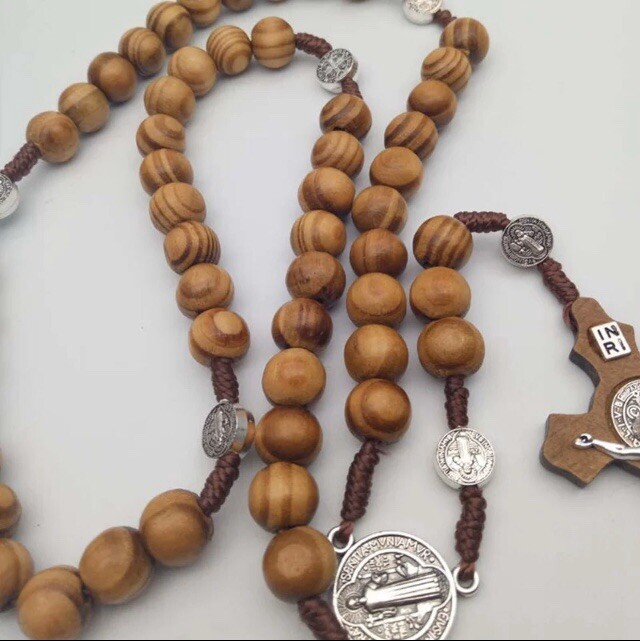 Wooden Rosary Beaded Necklace. Brand New Classic Design .