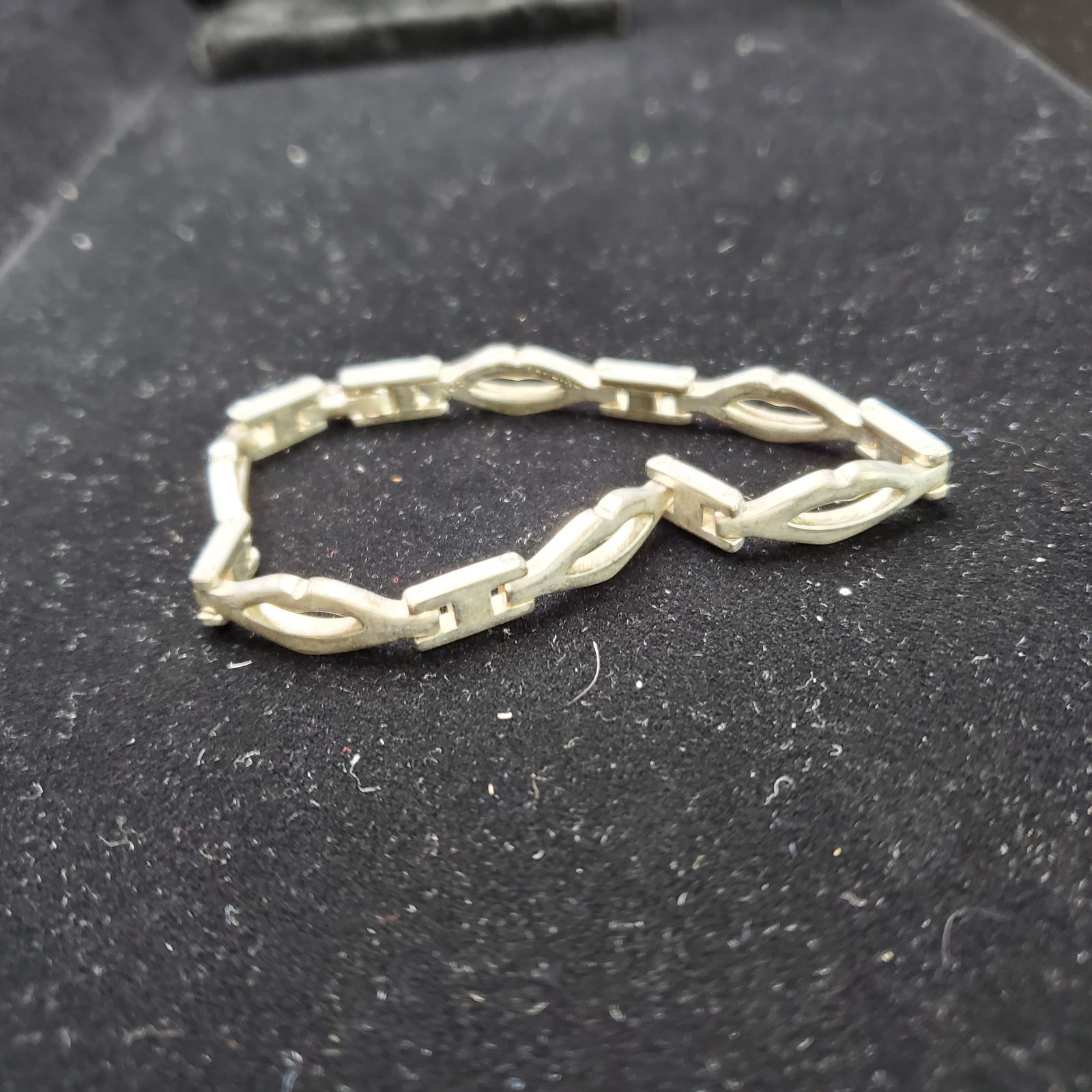 Solid Sterling Silver Kiss Bracelet Fun 7.25″ Inside Links shaped like Lips