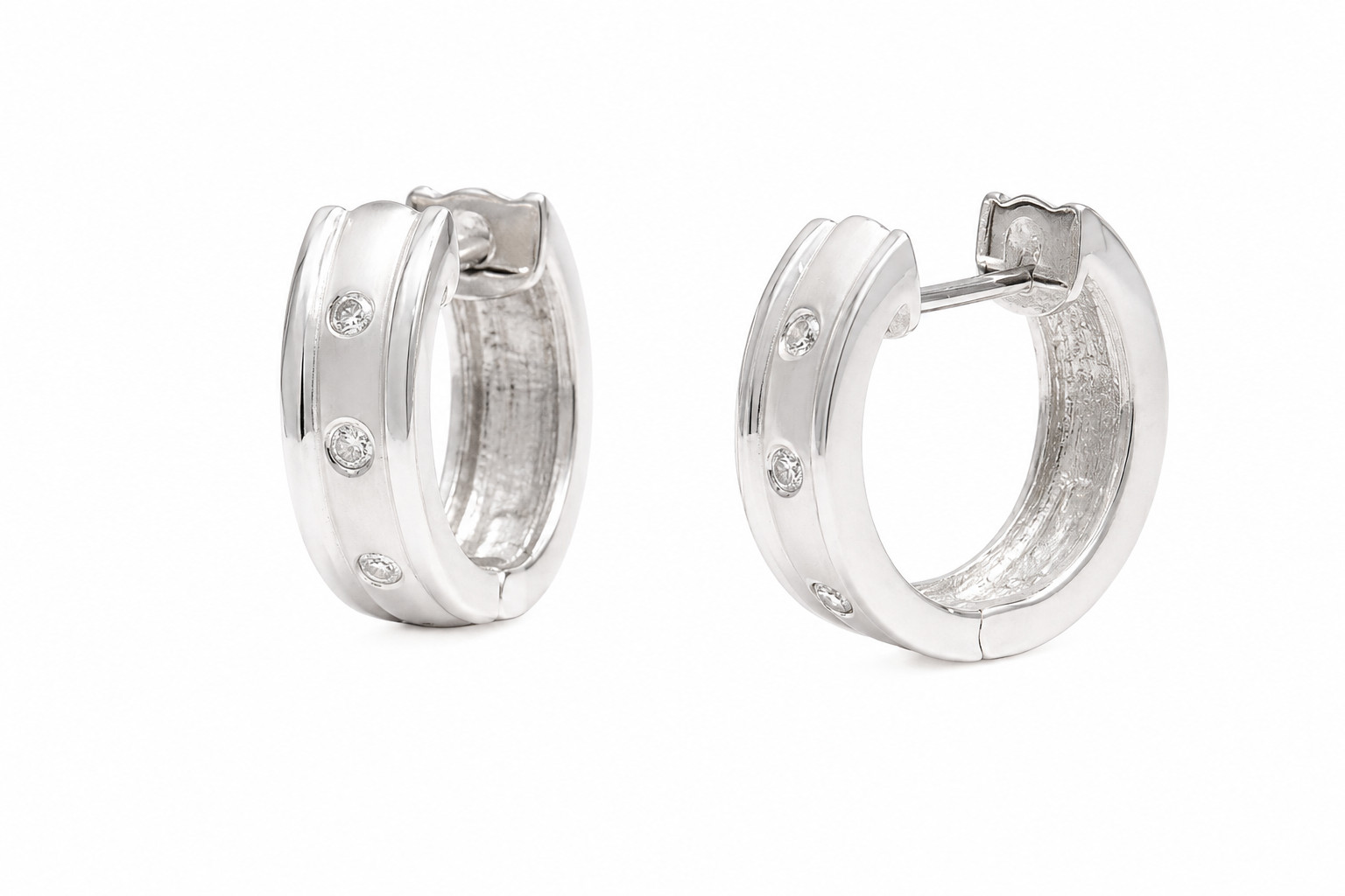 14K White Gold Diamond Huggie Hoop Earrings 14.2mm E2