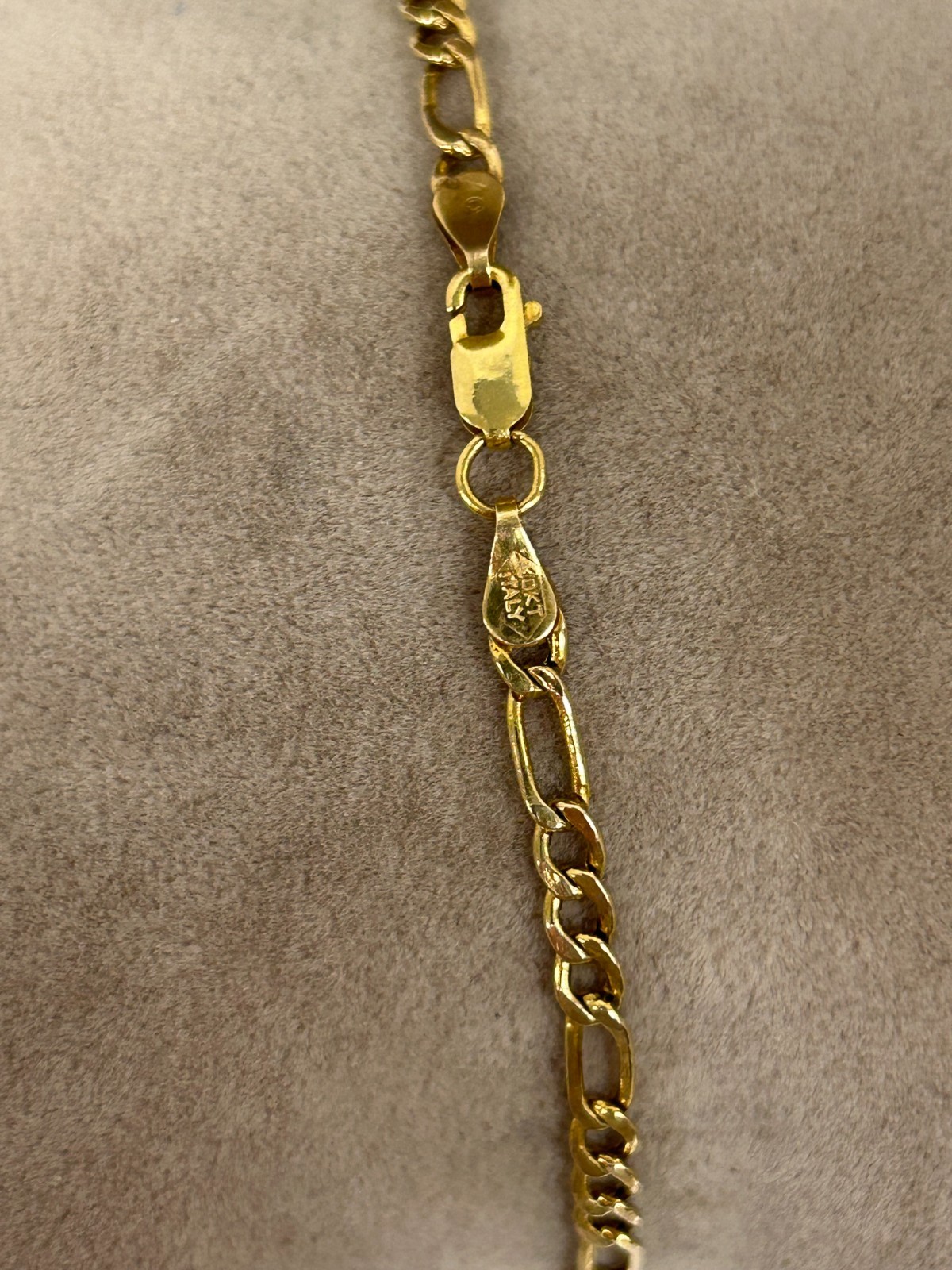 LOVELY 10K YELLOW GOLD 3 mm FIGARO CHAIN 19″