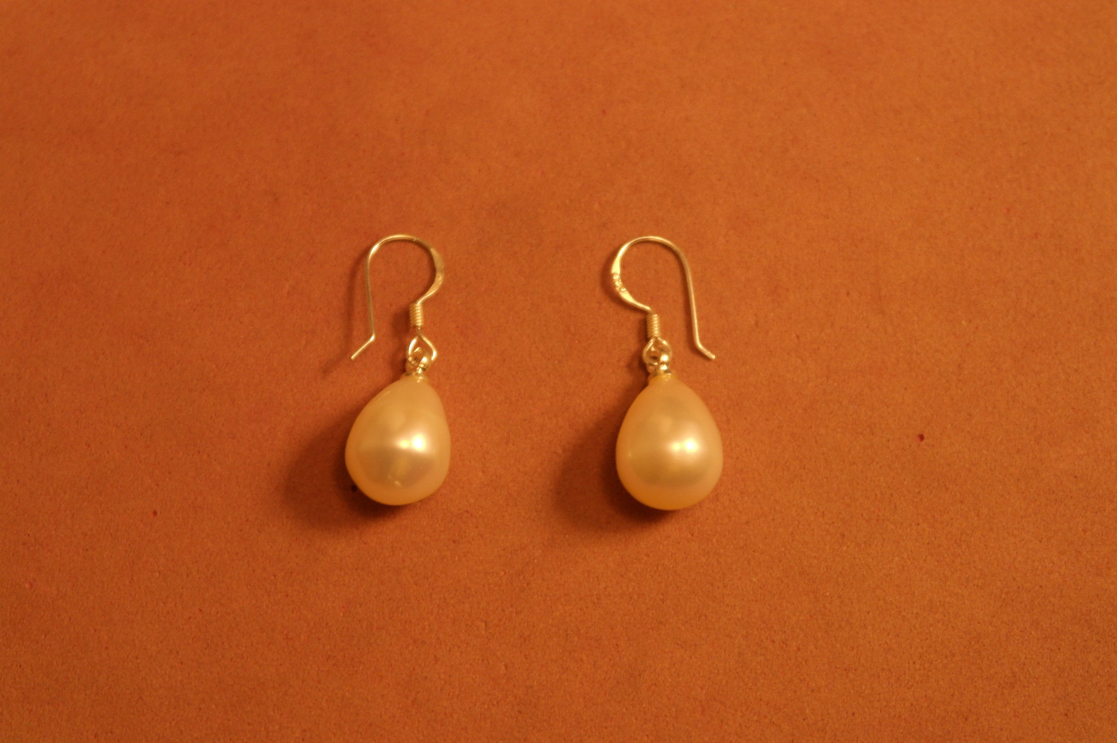 Beautiful Silver Earrings With White Freshwater Pearls 2.7 Gr 1.3 Cm.Wide +Hook