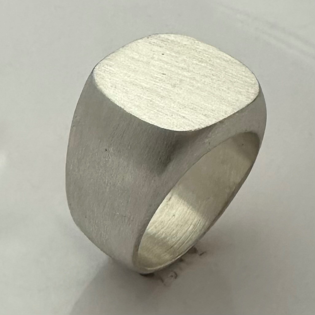 MJG STERLING SILVER SIGNET RING PLAIN TOP. 27 GR.. SZ 10 1/4