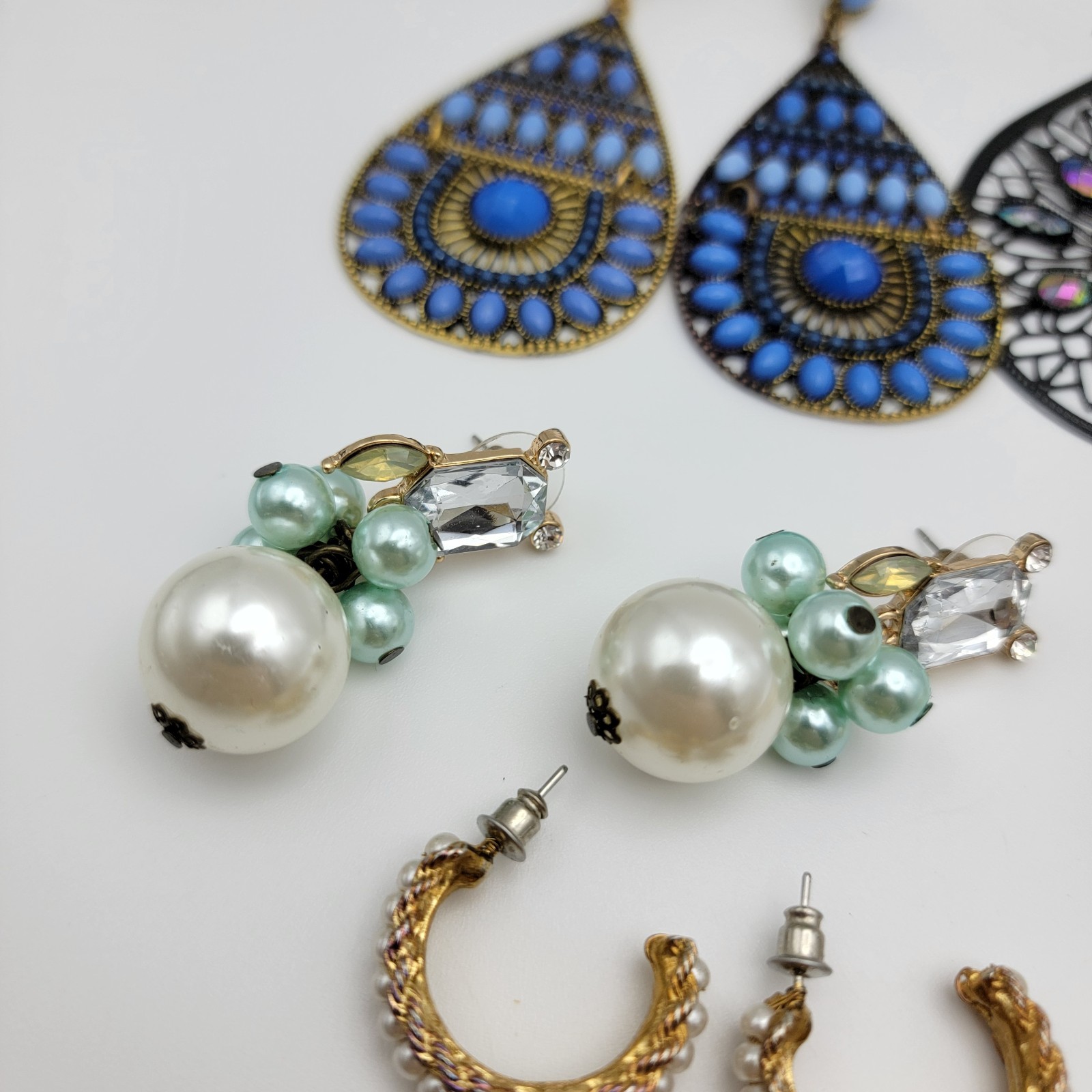 Fashion Earrings LOT 18-Pairs Style For Every Occasion Mixed Materials Mix Metal